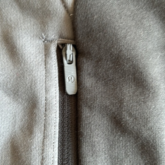 Lululemon - brand new condition - lined hoodie. Beautifully designed. Size 8 - Picture 3 of 4
